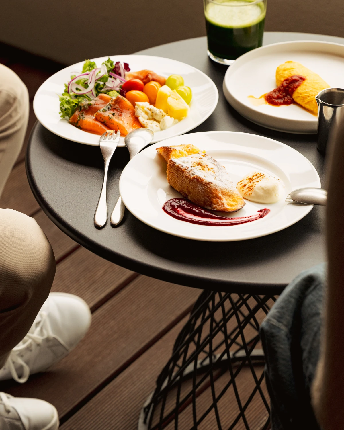 朝食はテラスで楽しむのもおすすめ