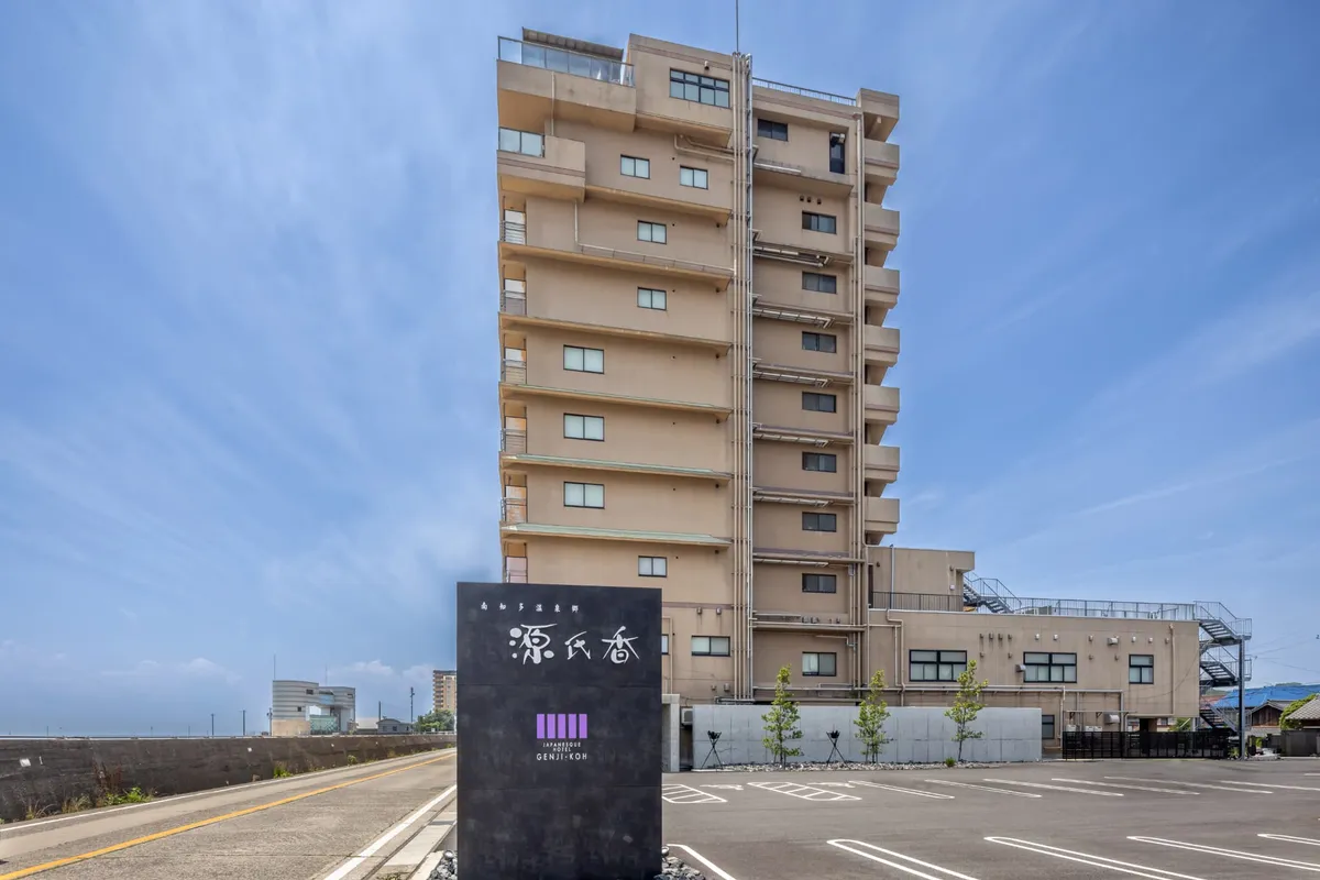 伊勢湾を望む、静かな海辺の和風旅館