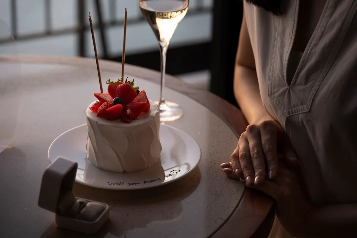 那覇ならではのロケーション。贅沢な空間でプロポーズを。
